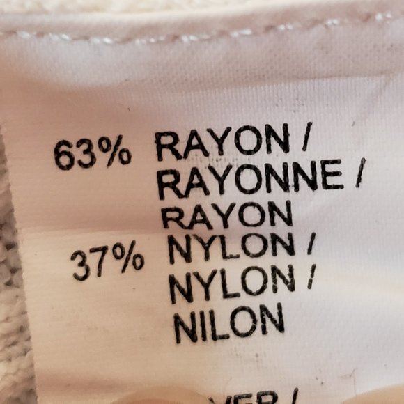 🍁Versatile, soft stretchable sleevless white top with black trim waist. - Picture 7 of 7